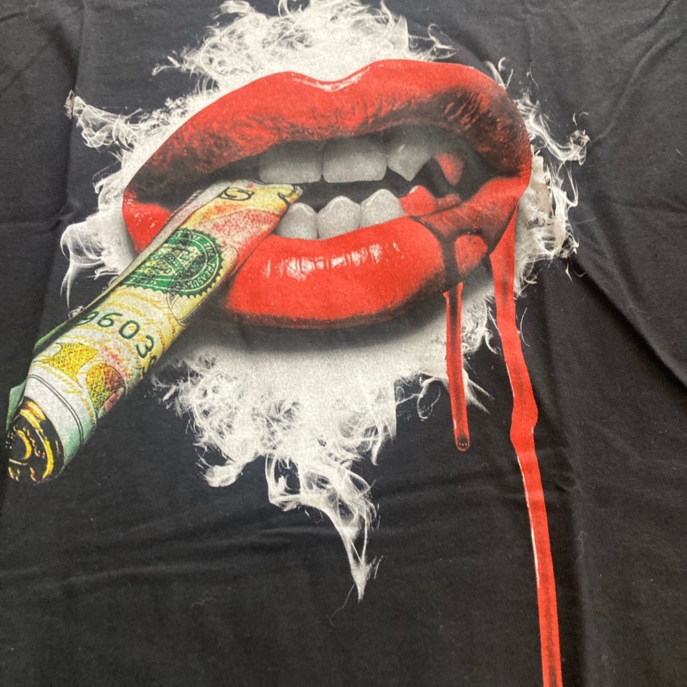 Edgy Black T-Shirt with Red Lips and Money Graphic - Picture 2 of 5